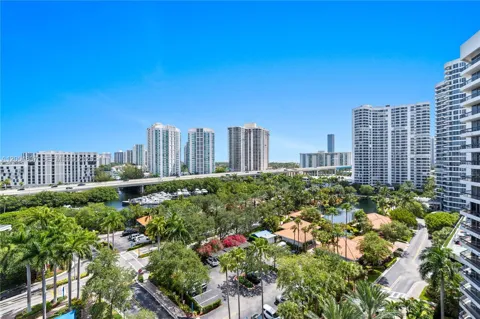 3600 Mystic Pointe Dr #1207