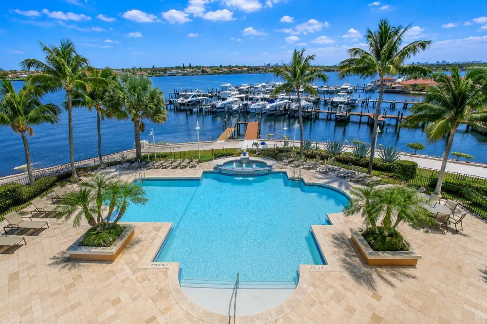 103 Yacht Club Way #208 Hypoluxo, FL 33462