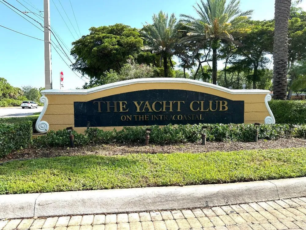 103 Yacht Club Way #208 Hypoluxo, FL 33462
