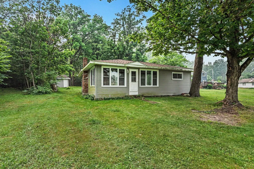 45296 15th Avenue Bloomingdale, MI 49026