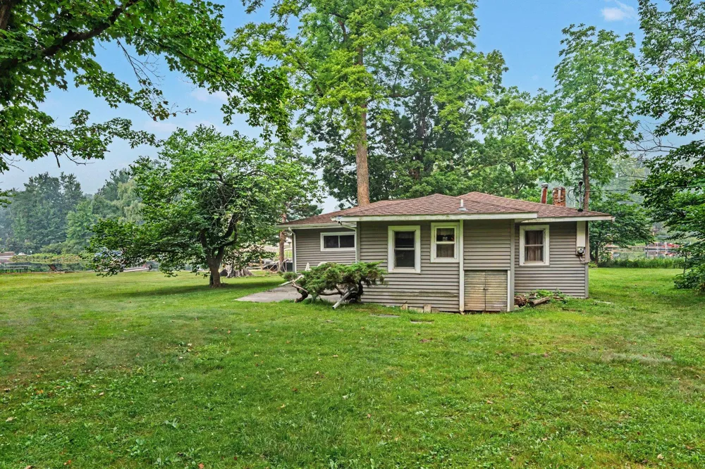 45296 15th Avenue Bloomingdale, MI 49026