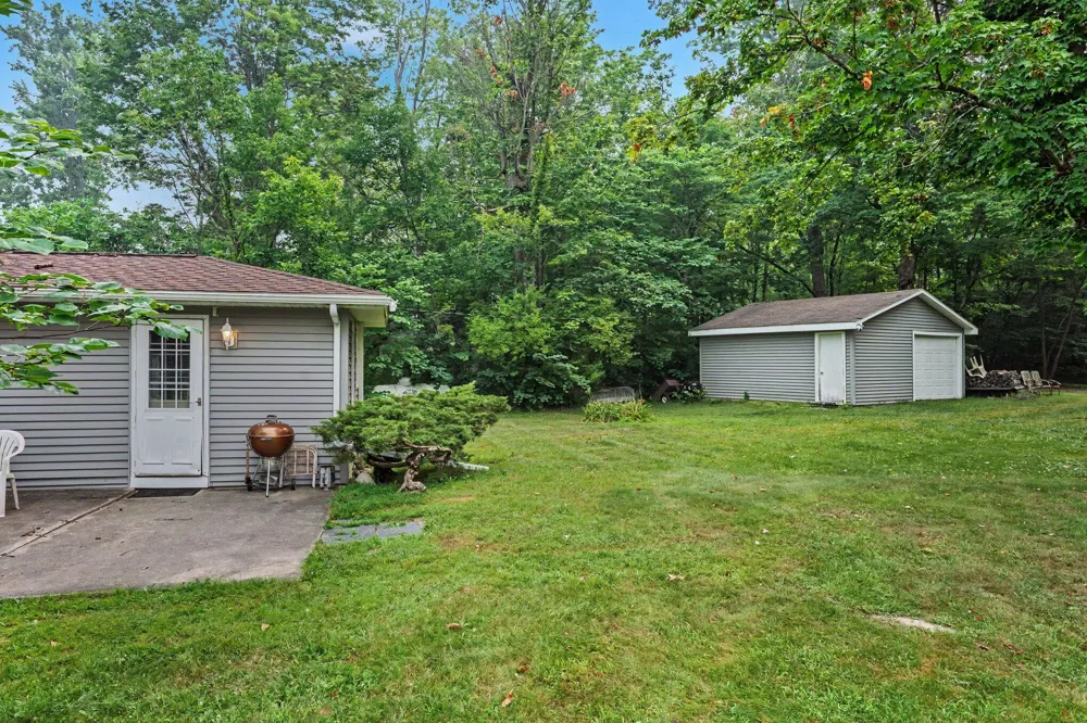 45296 15th Avenue Bloomingdale, MI 49026