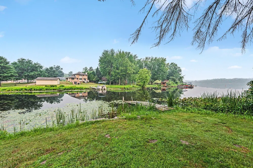 45296 15th Avenue Bloomingdale, MI 49026