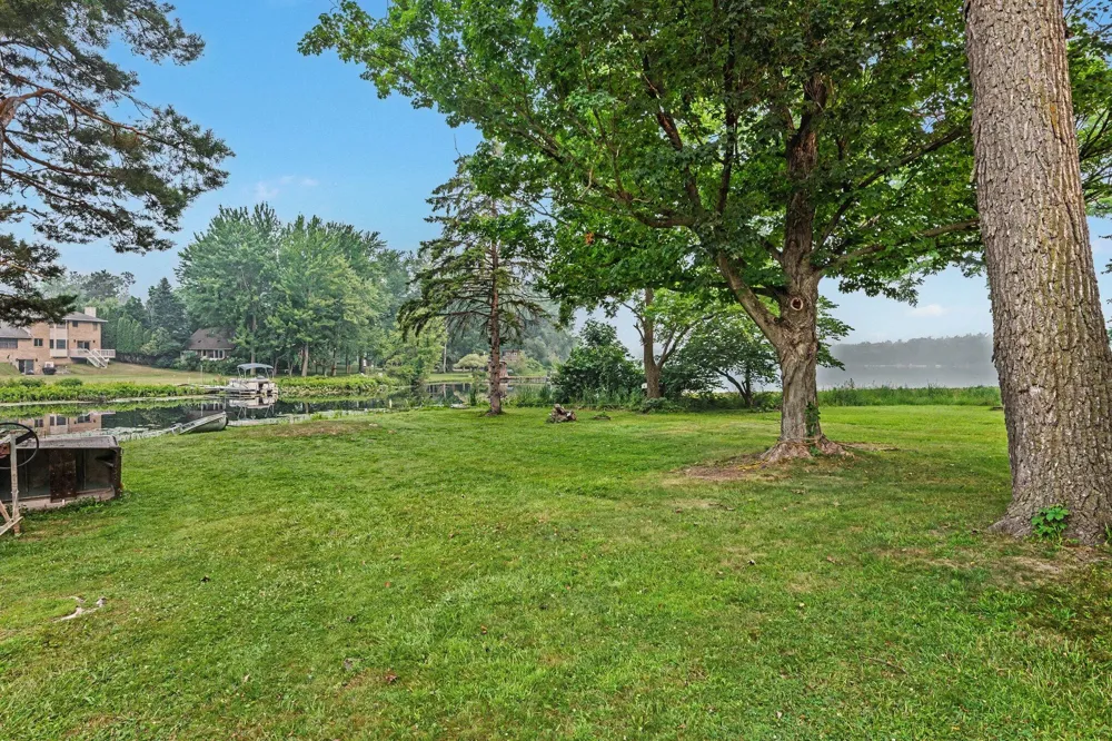 45296 15th Avenue Bloomingdale, MI 49026