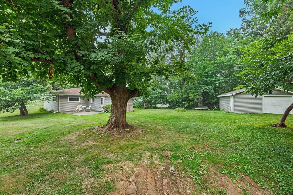 45296 15th Avenue Bloomingdale, MI 49026