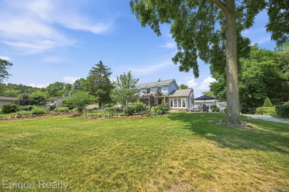 1642 Delmonte Street Wolverine Lake Village, MI 48390