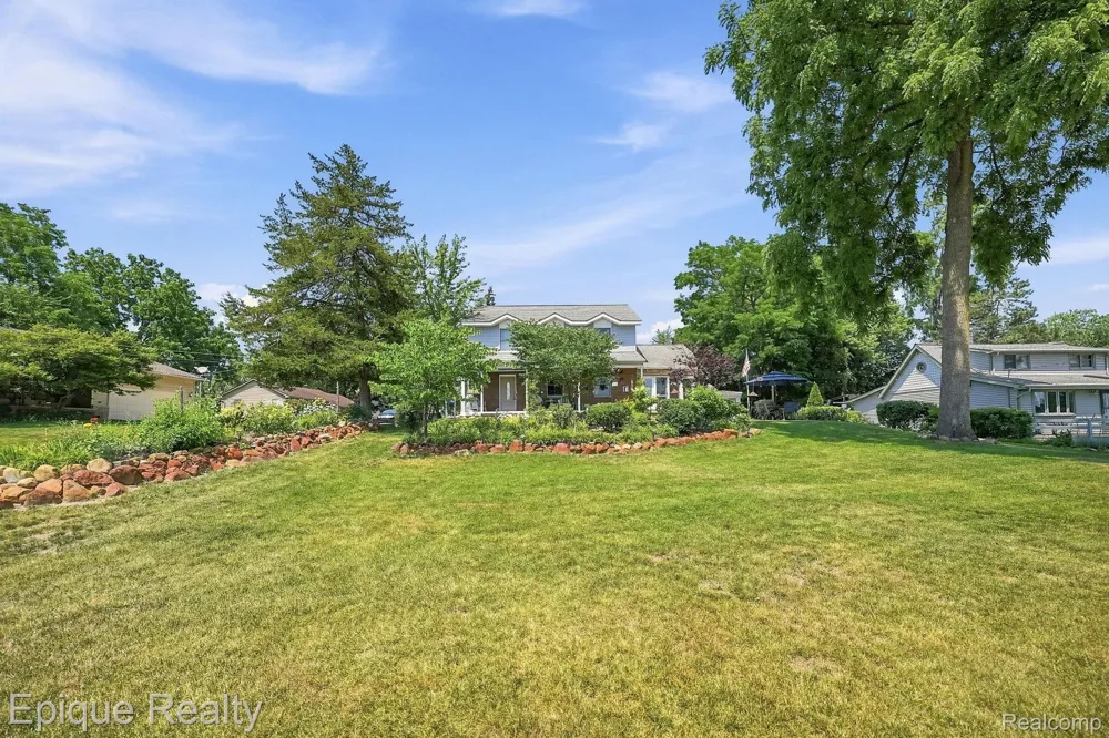 1642 Delmonte Street Wolverine Lake Village, MI 48390