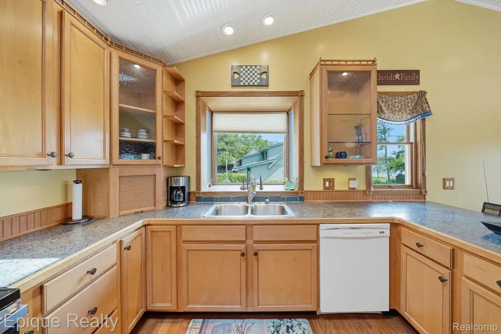 1642 Delmonte Street Wolverine Lake Village, MI 48390