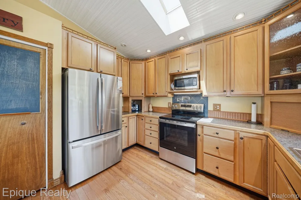 1642 Delmonte Street Wolverine Lake Village, MI 48390
