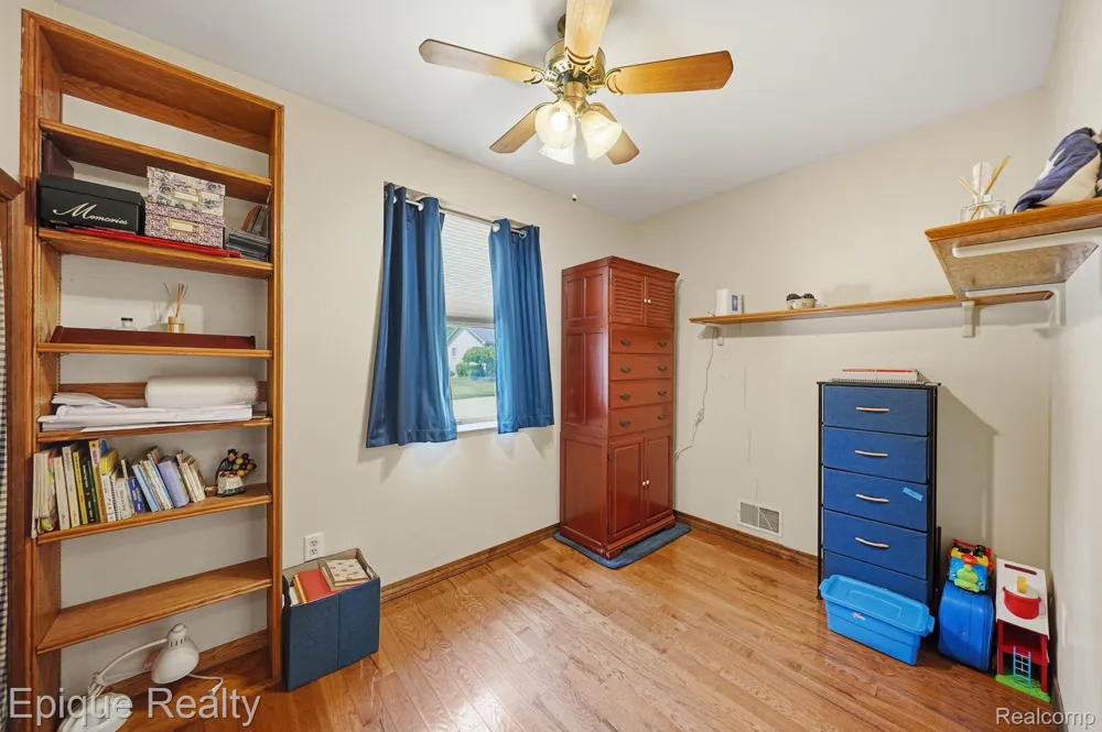 1642 Delmonte Street Wolverine Lake Village, MI 48390
