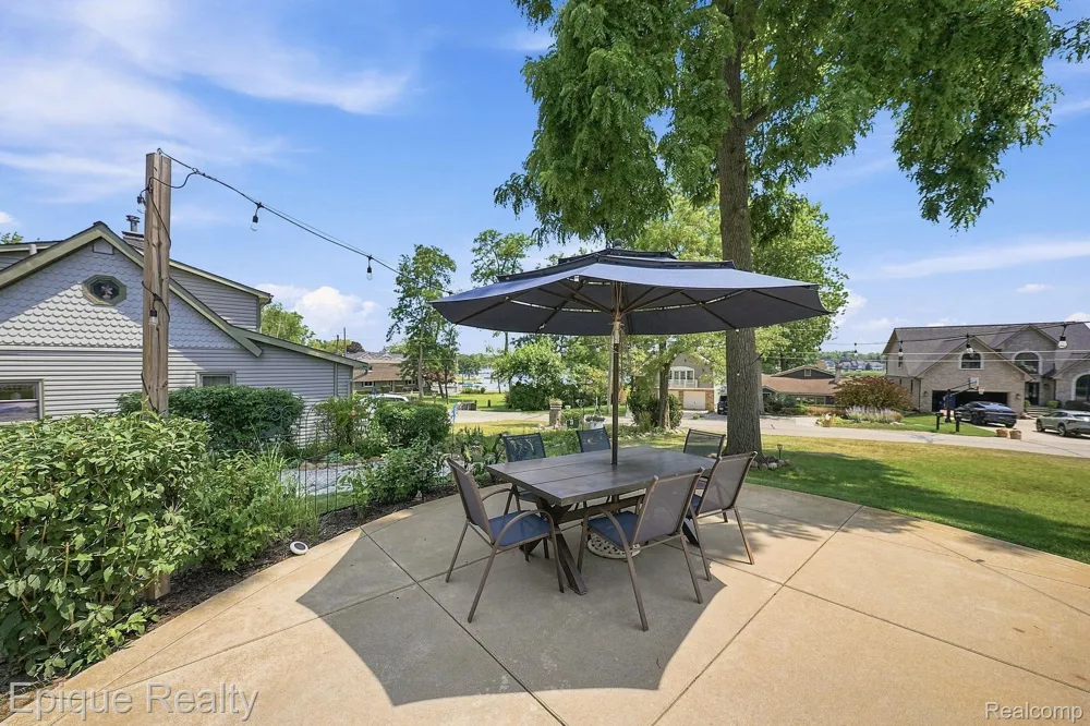 1642 Delmonte Street Wolverine Lake Village, MI 48390