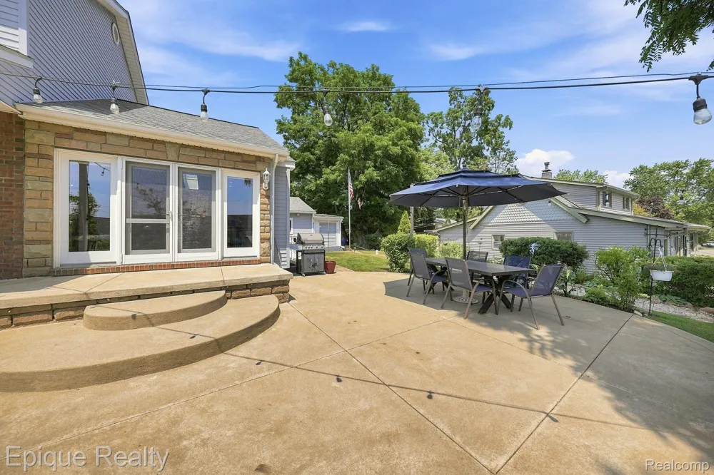 1642 Delmonte Street Wolverine Lake Village, MI 48390