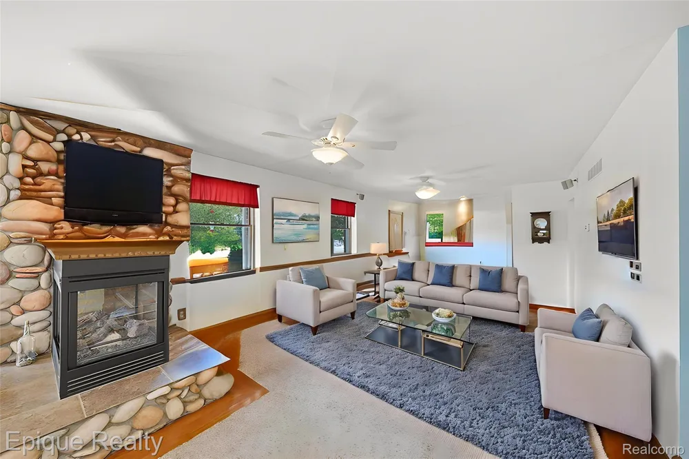 1642 Delmonte Street Wolverine Lake Village, MI 48390