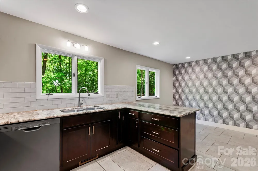 82 Sunburst Drive Waynesville, NC 28786