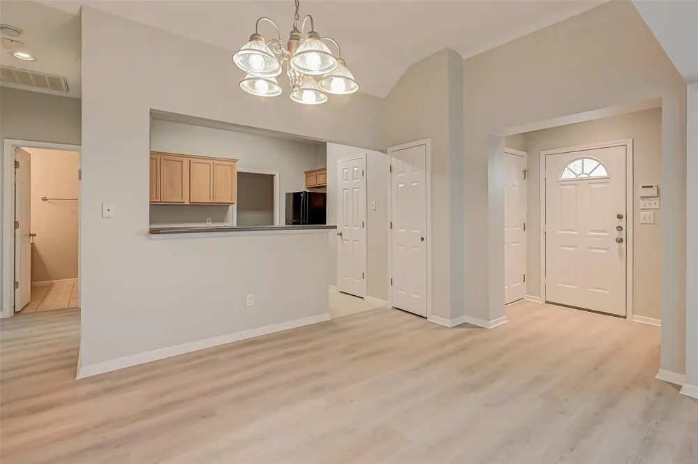 717 Cedarwood Friendswood, TX 77546