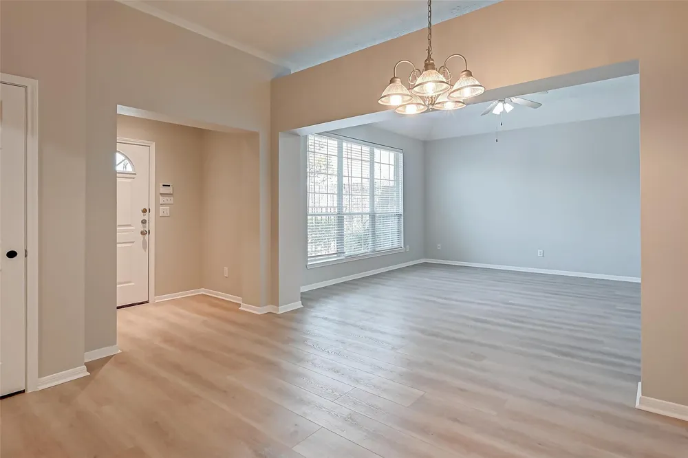 717 Cedarwood Friendswood, TX 77546
