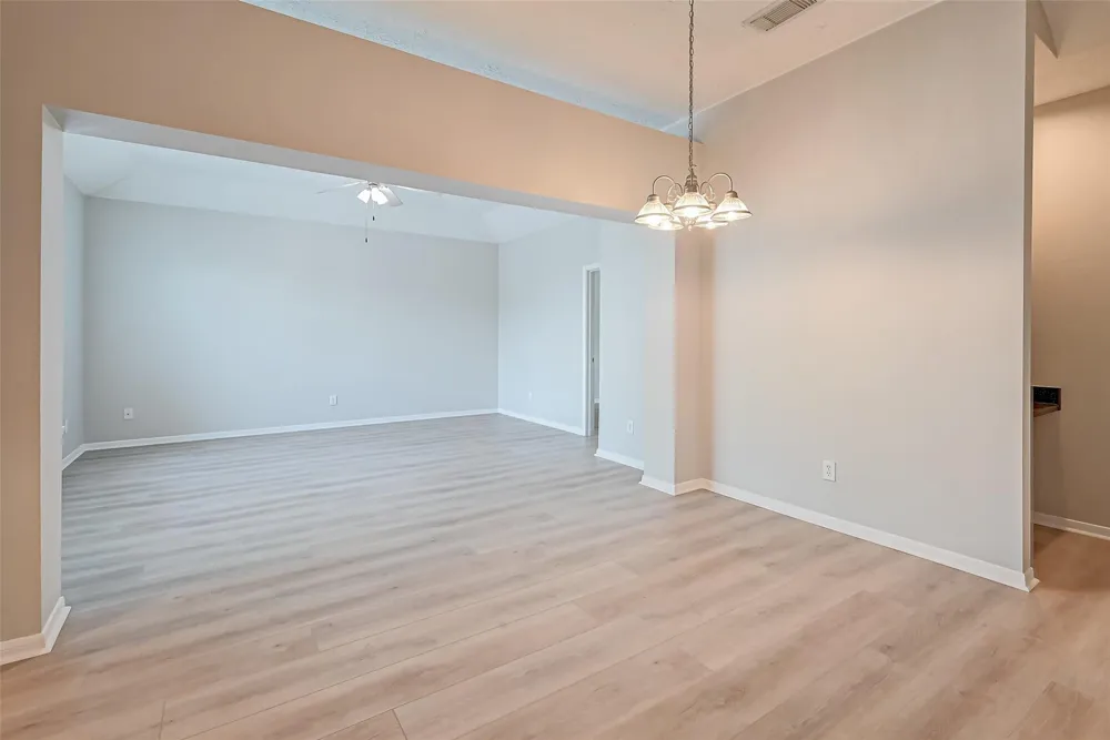717 Cedarwood Friendswood, TX 77546