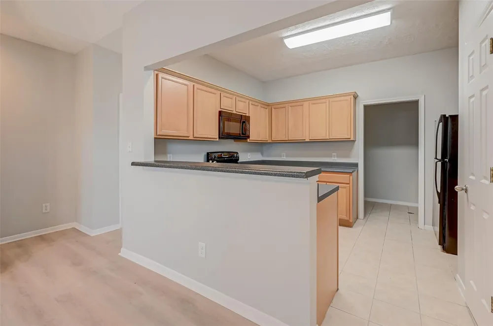 717 Cedarwood Friendswood, TX 77546