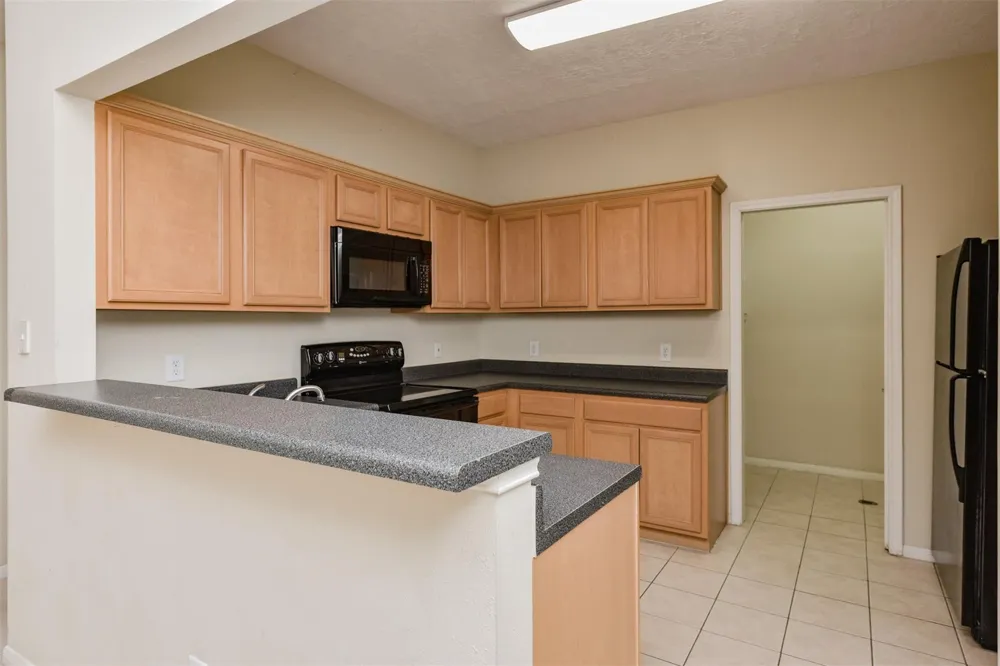 717 Cedarwood Friendswood, TX 77546