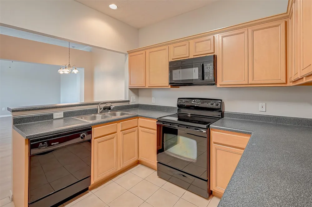717 Cedarwood Friendswood, TX 77546