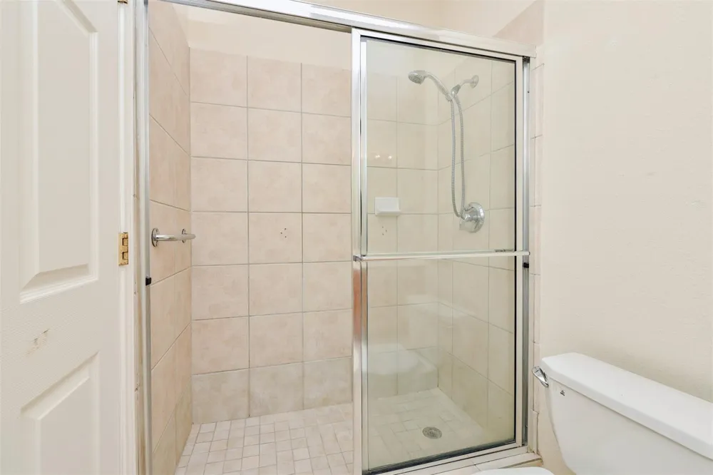 717 Cedarwood Friendswood, TX 77546