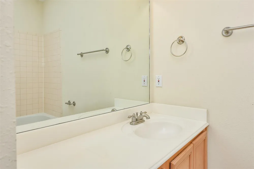 717 Cedarwood Friendswood, TX 77546