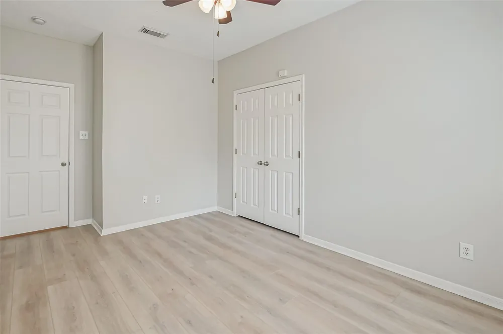 717 Cedarwood Friendswood, TX 77546
