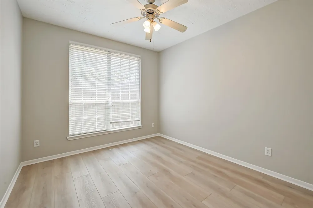 717 Cedarwood Friendswood, TX 77546