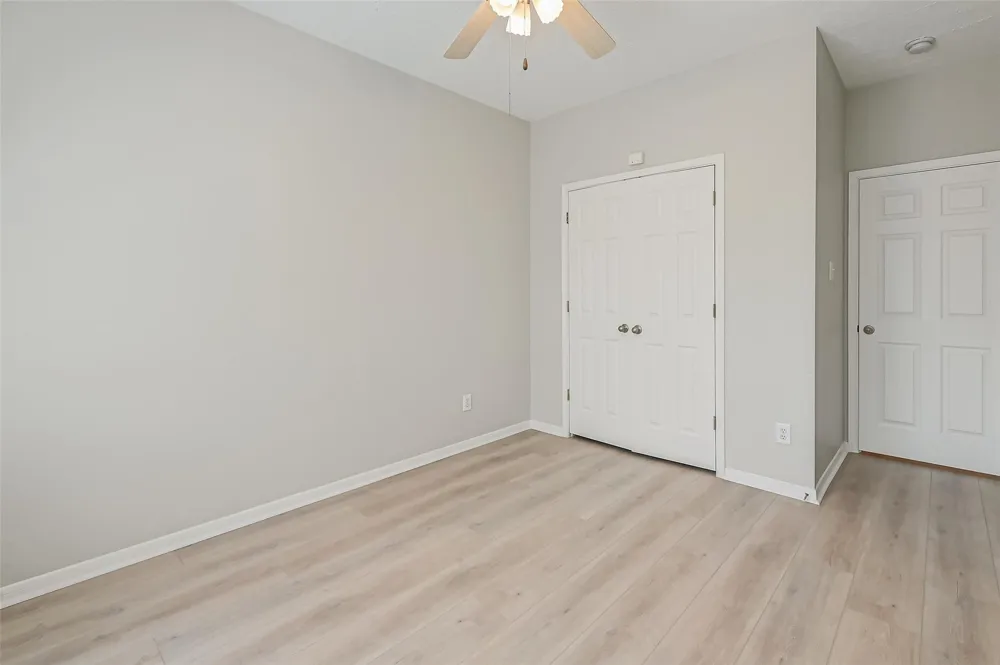 717 Cedarwood Friendswood, TX 77546