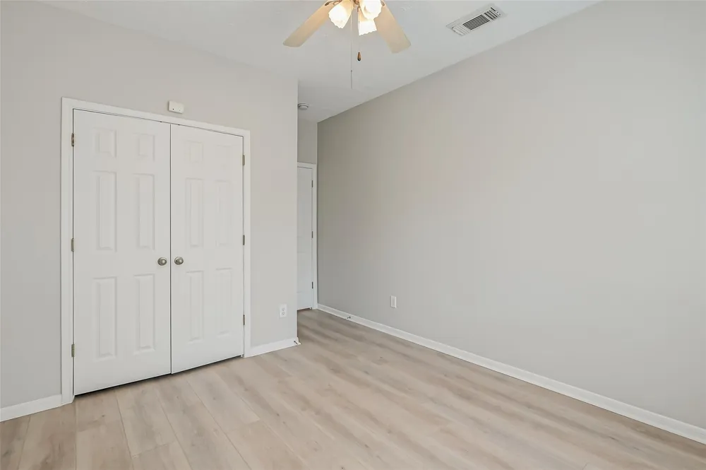 717 Cedarwood Friendswood, TX 77546
