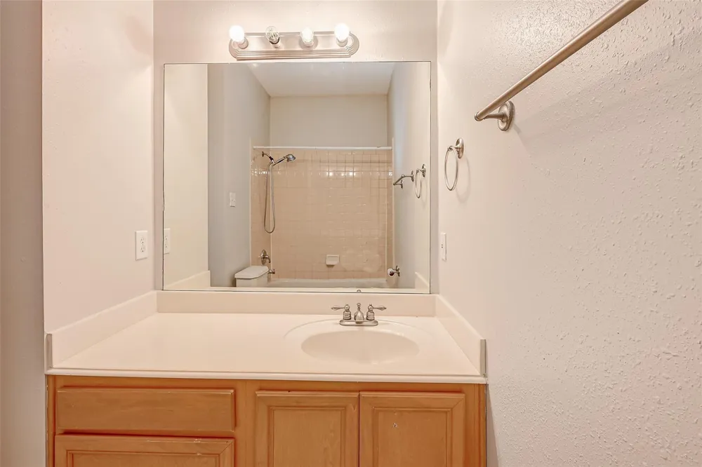 717 Cedarwood Friendswood, TX 77546