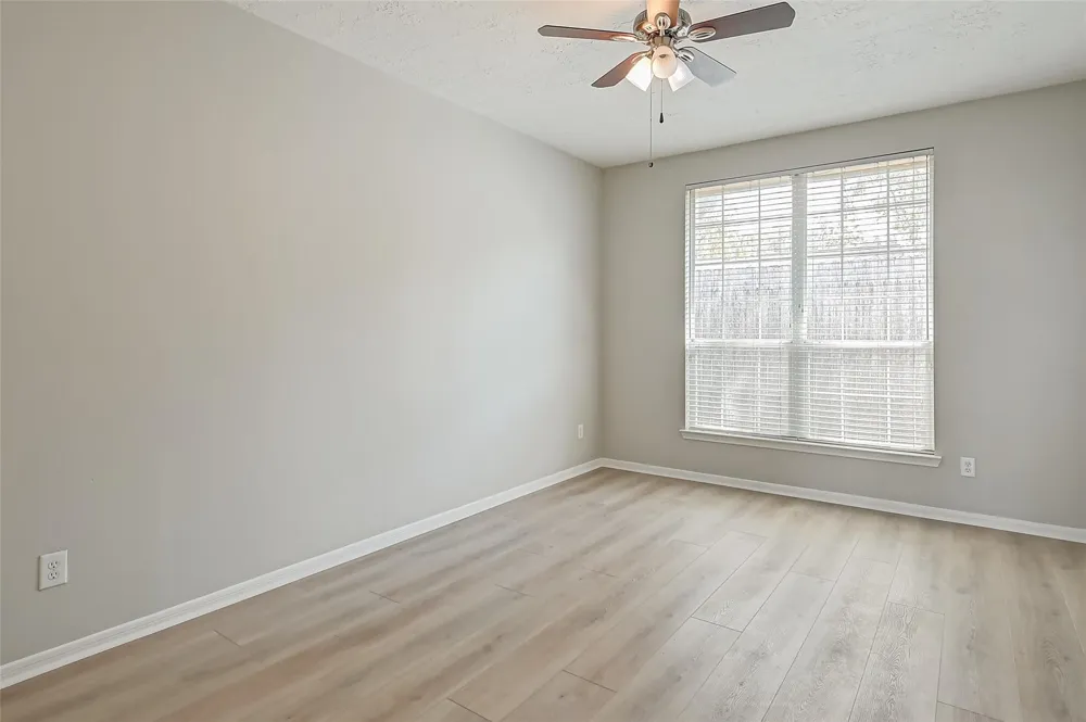 717 Cedarwood Friendswood, TX 77546
