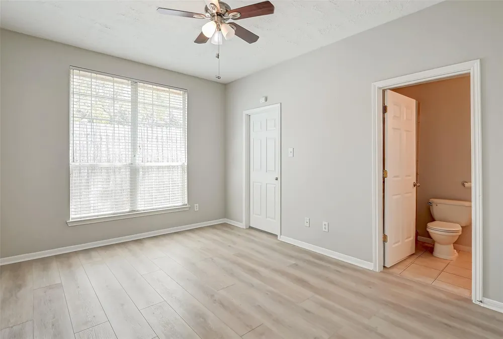 717 Cedarwood Friendswood, TX 77546