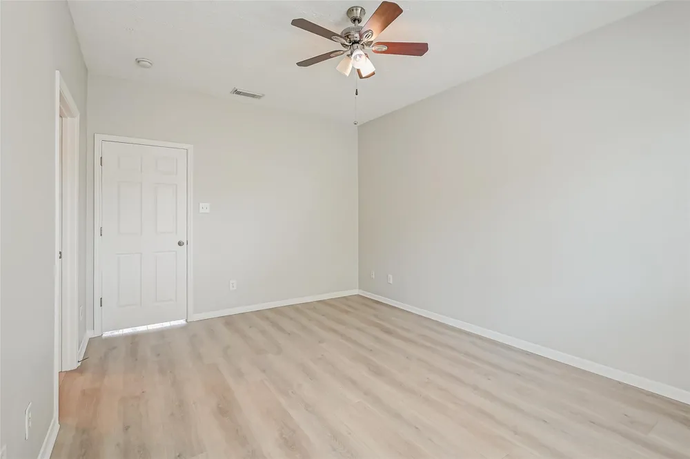 717 Cedarwood Friendswood, TX 77546