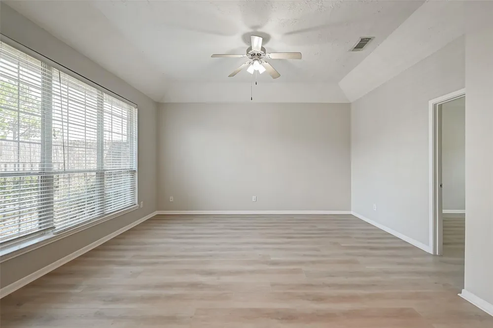 717 Cedarwood Friendswood, TX 77546