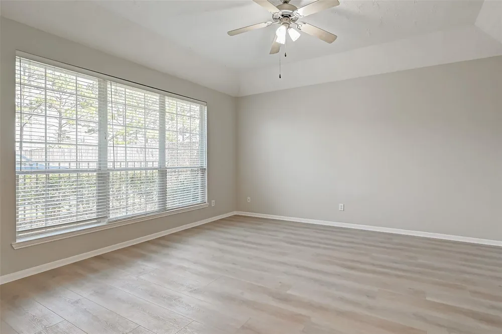 717 Cedarwood Friendswood, TX 77546
