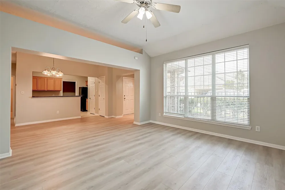 717 Cedarwood Friendswood, TX 77546