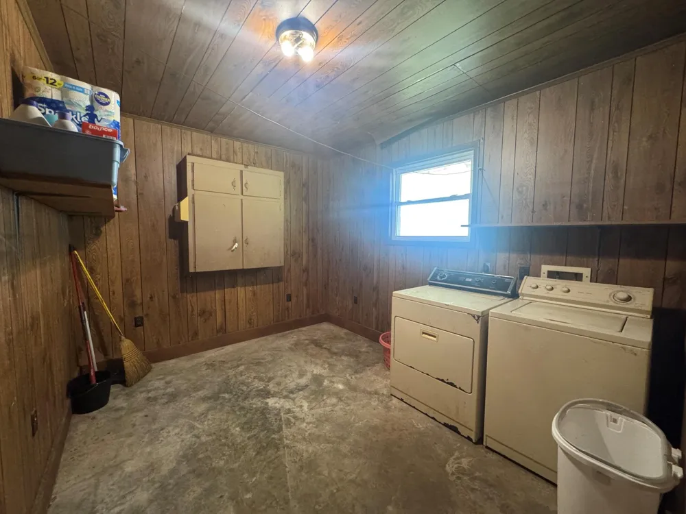 1331 County Road 313 Louise, TX 77455