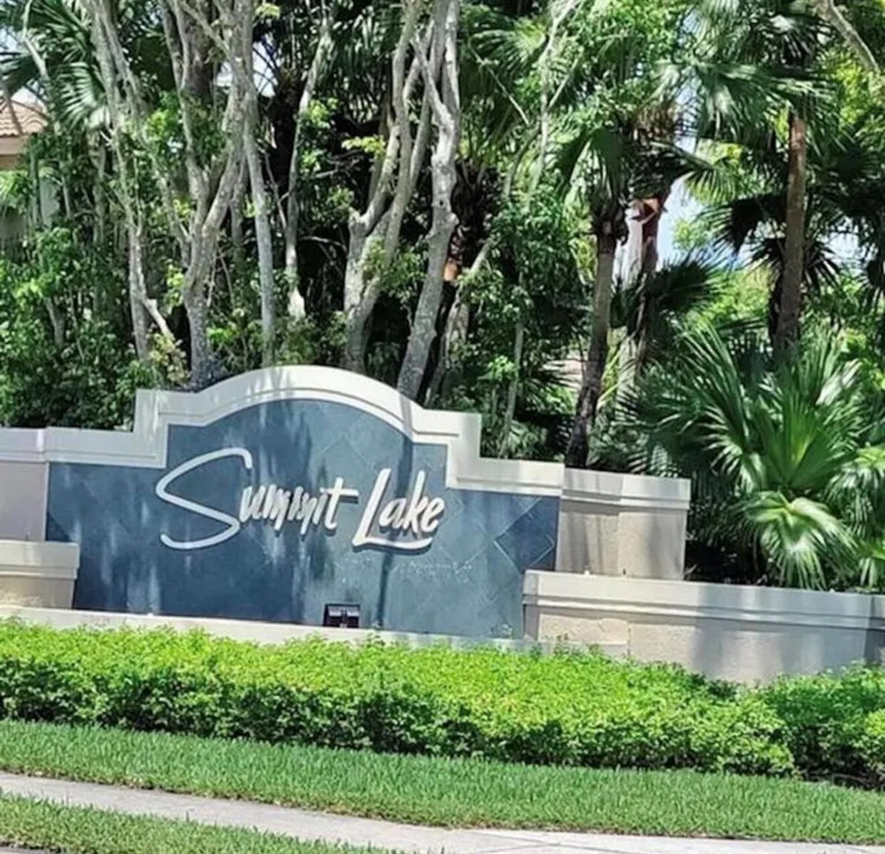 816 Summit Lake Drive West Palm Beach, FL 33406