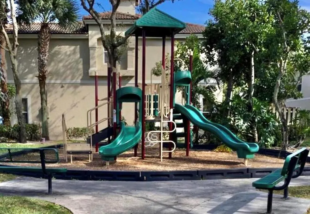 816 Summit Lake Drive West Palm Beach, FL 33406