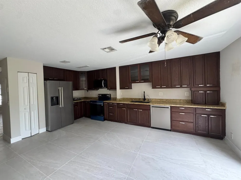816 Summit Lake Drive West Palm Beach, FL 33406