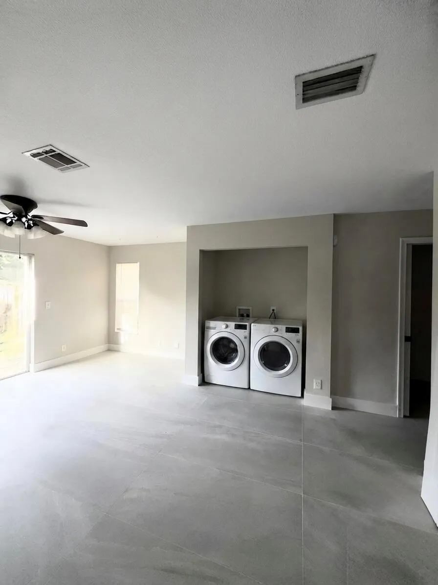 816 Summit Lake Drive West Palm Beach, FL 33406