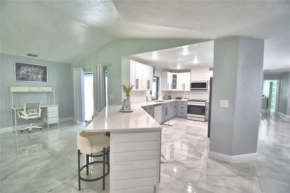8610 STATE ROAD 33 Lakeland, FL 33809