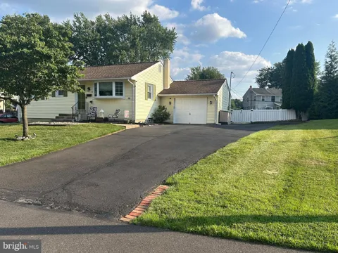 31 MAPLEVIEW DRIVE