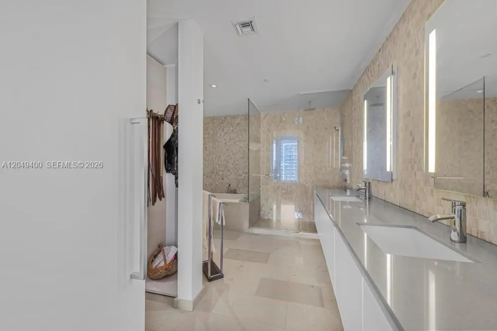 68 SE 6th St #1710 Miami, FL 33131