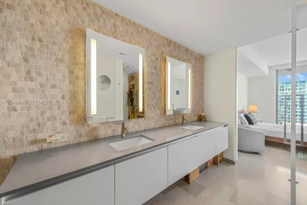 68 SE 6th St #1710 Miami, FL 33131