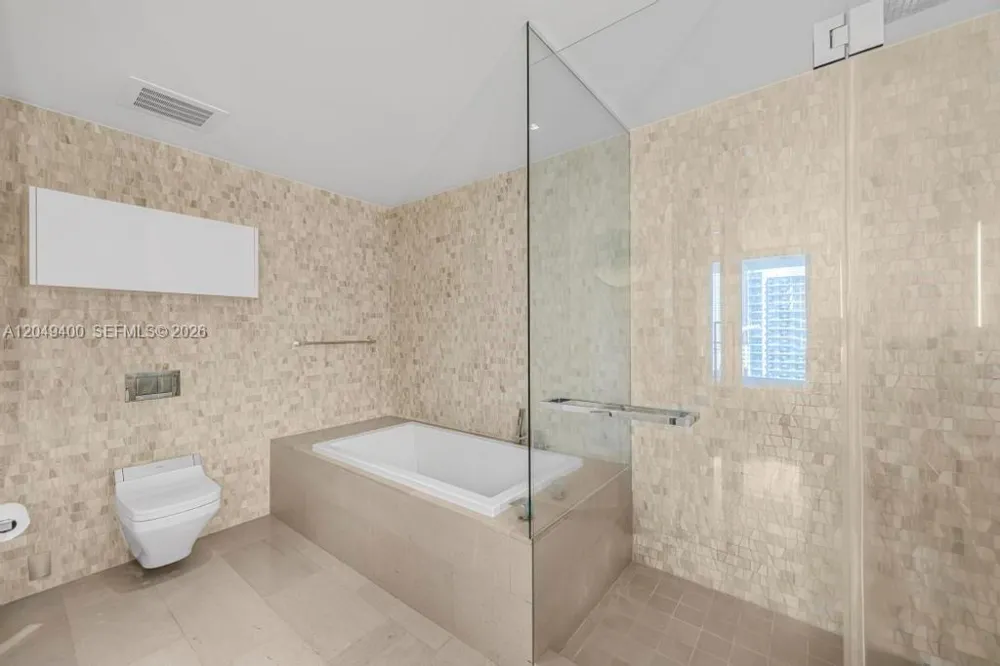 68 SE 6th St #1710 Miami, FL 33131