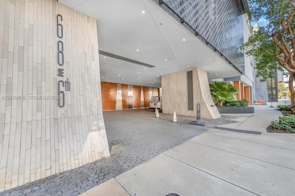 68 SE 6th St #1710 Miami, FL 33131