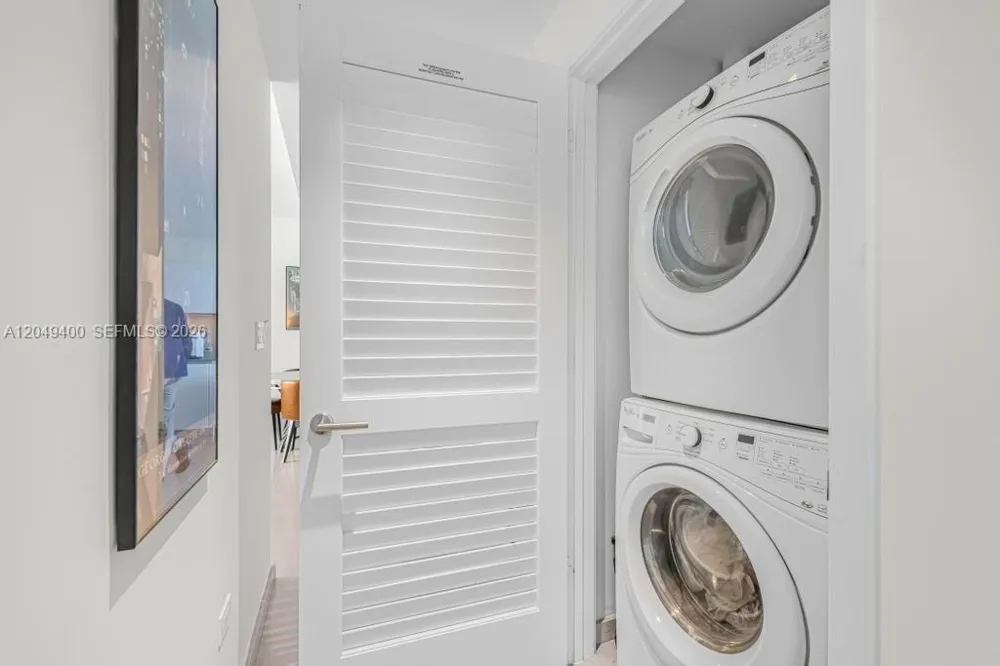 68 SE 6th St #1710 Miami, FL 33131