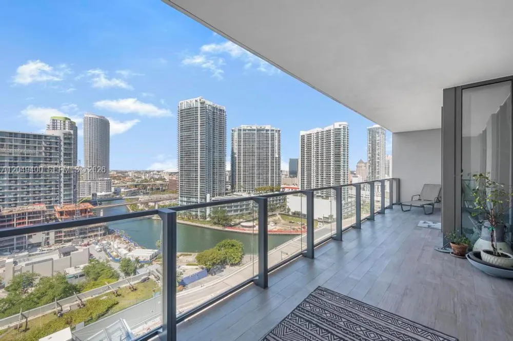 68 SE 6th St #1710 Miami, FL 33131